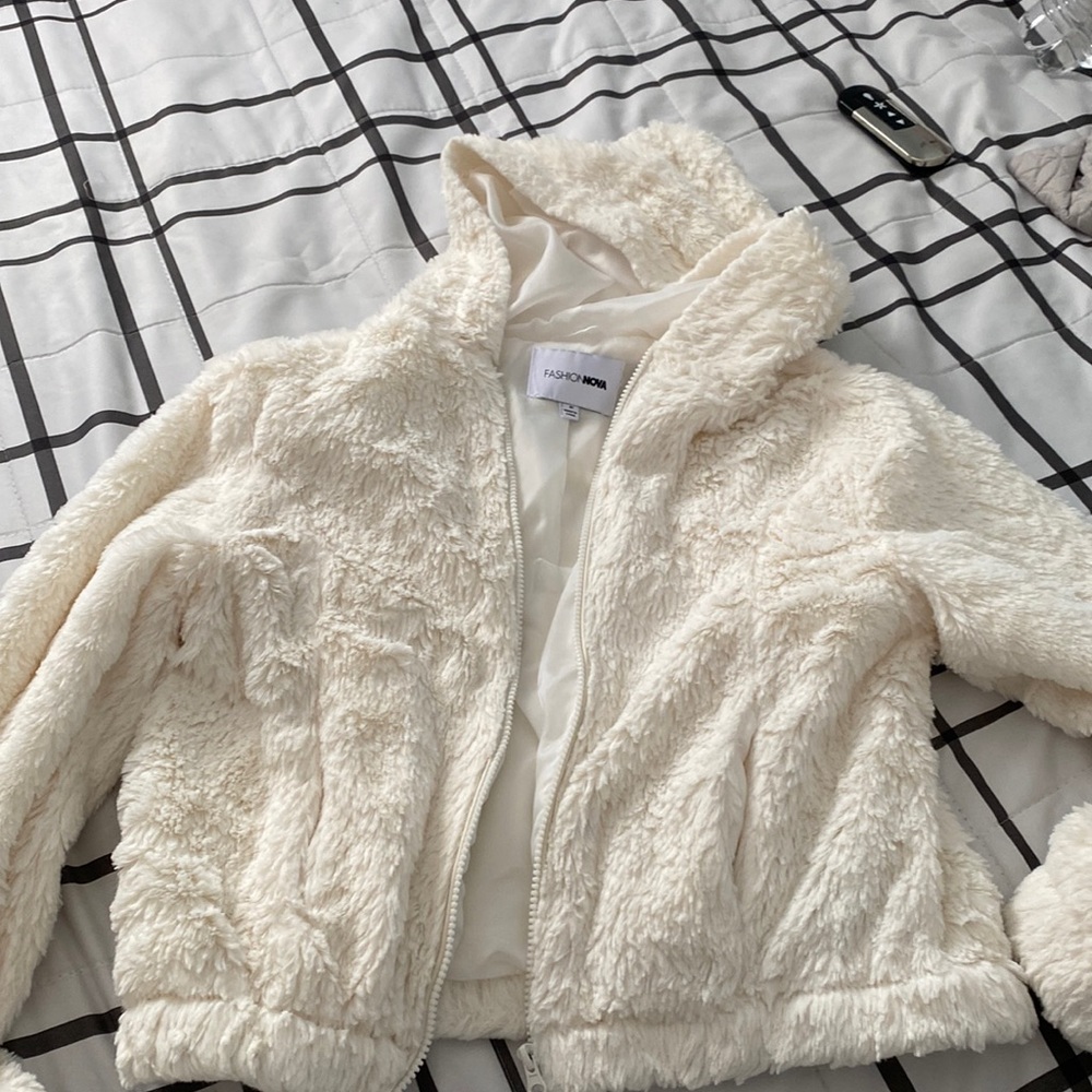 Fuzzy white jacket !teddy jacket
